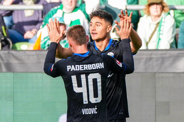 Tor und Torjubel von Stefano Marino (SC Paderborn 07, 30) zum 0:1 für SC Paderborn 07, Emotionen, Jubel mit Gabriel Vidovic (SC Paderborn 07, 40), Freude, Deutschland: Fussball, Bundesliga, Saison 2026 27, 6. Spieltag, 17.10.2026, Werder Bremen vs FC Augsburg, Weserstadion (Bremen) Copyright: xLeonxFrickx