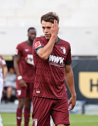 17.10.2026, Fussball, Herren, 1. Bundesliga, Saison 2026 2027, SV 07 Elversberg - FC Augsburg, Robin Fellhauer (FC Augsburg) enttäuscht, Enttäuschung Elversberg Ursapharm-Arena an der Kaiserlinde Saarland Deutschland Copyright: xFabianxKleerx