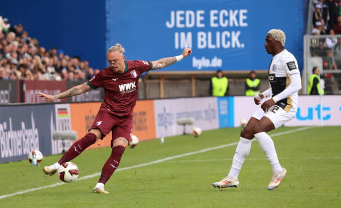 17.10.2026, Fussball, Herren, 1. Bundesliga, Saison 2026 2027, SV 07 Elversberg - FC Augsburg, Marius Wolf (FC Augsburg) David Mokwa (SV 07 Elversberg) Elversberg Ursapharm-Arena an der Kaiserlinde Saarland Deutschland Copyright: xFabianxKleerx