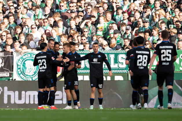 Tor zum 0:1 Stefano Marino (SC Paderborn 07, 30) jubelt Jubel mit Raphael Obermair (SC Paderborn 07, 23), Laurin Curda (SC Paderborn 07, 17), Gabriel Vidovic (SC Paderborn 07, 40), Laurin Ulrich (SC Paderborn 07, 28), Tjark Scheller (SC Paderborn 07, 25), GER, SV Werder Bremen vs SC Paderborn 07, Fussball, Bundesliga, Spieltag 6, Saison 2026 2027, 17.10.2026 DFL REGULATIONS PROHIBIT ANY USE OF PHOTOGRAPHS AS IMAGE SEQUENCES AND OR QUASI-VIDEO GER, SV Werder Bremen vs SC Paderborn 07, Fussball, Bundesliga, Spieltag 6, Saison 2026 2027, 17.10.2026 Bremen Copyright: xEibner-Pressefoto MaxxVincenx EP_MVN