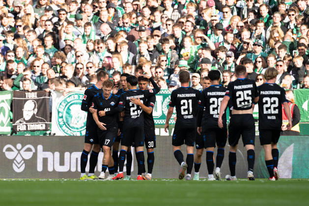 Tor zum 0:1 Stefano Marino (SC Paderborn 07, 30) jubelt Jubel mit Raphael Obermair (SC Paderborn 07, 23), Laurin Curda (SC Paderborn 07, 17), Gabriel Vidovic (SC Paderborn 07, 40), Laurin Ulrich (SC Paderborn 07, 28), Tjark Scheller (SC Paderborn 07, 25), Mattes Hansen (SC Paderborn 07, 22), GER, SV Werder Bremen vs SC Paderborn 07, Fussball, Bundesliga, Spieltag 6, Saison 2026 2027, 17.10.2026 DFL REGULATIONS PROHIBIT ANY USE OF PHOTOGRAPHS AS IMAGE SEQUENCES AND OR QUASI-VIDEO GER, SV Werder Bremen vs SC Paderborn 07, Fussball, Bundesliga, Spieltag 6, Saison 2026 2027, 17.10.2026 Bremen Copyright: xEibner-Pressefoto MaxxVincenx EP_MVN
