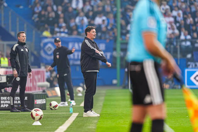 Merlin Polzin (Hamburger SV, Trainer) GER, Hamburger SV vs. VfB Stuttgart, Fußball, 1. Bundesliga, Spieltag 06, Saison 2026 2027, 17.10.2026 DFL REGULATIONS PROHIBIT ANY USE OF PHOTOGRAPHS AS IMAGE SEQUENCES AND OR QUASI-VIDEO GER, Hamburger SV vs. VfB Stuttgart, Fußball, 1. Bundesliga, Spieltag 06, Saison 2026 2027, 17.10.2026 Hamburg Copyright: xEibner-Pressefoto MarcelxvonxFehrnx EP_MFN