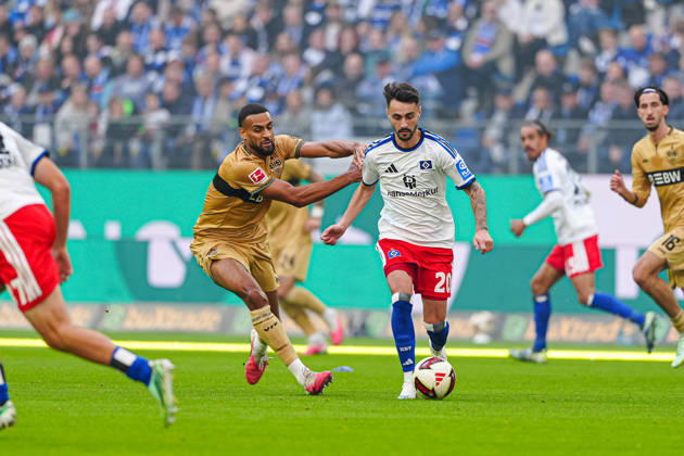 Josha Vagnoman (VfB Stuttgart, 04), Fabio Vieira (Hamburger SV, 20) GER, Hamburger SV vs. VfB Stuttgart, Fußball, 1. Bundesliga, Spieltag 06, Saison 2026 2027, 17.10.2026 DFL REGULATIONS PROHIBIT ANY USE OF PHOTOGRAPHS AS IMAGE SEQUENCES AND OR QUASI-VIDEO GER, Hamburger SV vs. VfB Stuttgart, Fußball, 1. Bundesliga, Spieltag 06, Saison 2026 2027, 17.10.2026 Hamburg Copyright: xEibner-Pressefoto MarcelxvonxFehrnx EP_MFN