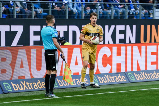 Deutschland: Fußball Bundesliga 2026 27, 6. Spieltag Hamburger SV (HSV) vs VfB Stuttgart Volkspark Stadion (Hamburg): Ramon Hendriks (VfB Stuttgart, 3) Copyright: xStefanxTrochax