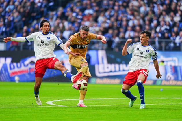 Bilal Nadir (Hamburger SV, 04), Ermedin Demirovic (VfB Stuttgart, 09), Nicolas Capaldo (Hamburger SV, 24) GER, Hamburger SV vs. VfB Stuttgart, Fußball, 1. Bundesliga, Spieltag 06, Saison 2026 2027, 17.10.2026 DFL REGULATIONS PROHIBIT ANY USE OF PHOTOGRAPHS AS IMAGE SEQUENCES AND OR QUASI-VIDEO GER, Hamburger SV vs. VfB Stuttgart, Fußball, 1. Bundesliga, Spieltag 06, Saison 2026 2027, 17.10.2026 Hamburg Copyright: xEibner-Pressefoto MarcelxvonxFehrnx EP_MFN