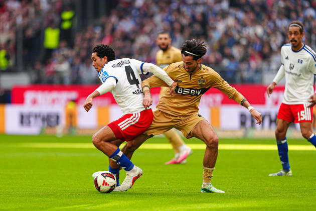 Bilal Nadir (Hamburger SV, 04), Atakan Karazor (VfB Stuttgart, 16) GER, Hamburger SV vs. VfB Stuttgart, Fußball, 1. Bundesliga, Spieltag 06, Saison 2026 2027, 17.10.2026 DFL REGULATIONS PROHIBIT ANY USE OF PHOTOGRAPHS AS IMAGE SEQUENCES AND OR QUASI-VIDEO GER, Hamburger SV vs. VfB Stuttgart, Fußball, 1. Bundesliga, Spieltag 06, Saison 2026 2027, 17.10.2026 Hamburg Copyright: xEibner-Pressefoto MarcelxvonxFehrnx EP_MFN