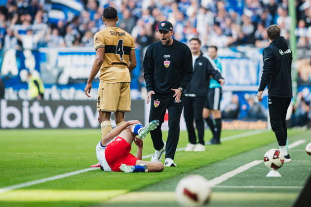 1. Bundesliga: Hamburger SV vs. VfB Stuttgart, 17.10.2026 Sebastian Hoeneß (Trainer VfB Stuttgart) schreit; Fußball, 1. Bundesliga, 6. Spieltag: Hamburger SV vs. VfB Stuttgart am 17.10.2026 im Volksparkstadion, Hamburg DFL REGULATIONS PROHIBIT ANY USE OF PHOTOGRAPHS AS IMAGE SEQUENCES AND OR QUASI-VIDEO. Copyright: xBEAUTIFULxSPORTS Tonhäuserx