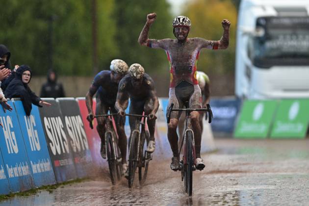 Belgian Michael Vanthourenhout celebrates as he crosses the finish line to win the men s elite race of the Berencross Meulebeke cyclocross cycling event, race 2 8 in the HG Cross competition, on Saturday 17 October 2026. DAVIDxPINTENS  x190086380x