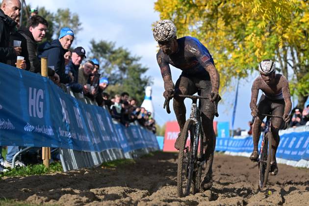 Belgian Jente Michels and British Cameron Mason pictured in action at the men s elite race of the Berencross Meulebeke cyclocross cycling event, race 2 8 in the HG Cross competition, on Saturday 17 October 2026. DAVIDxPINTENS  x190087232x