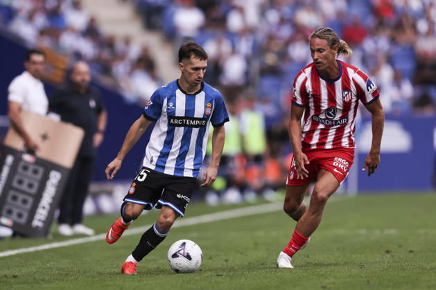 October 17, 2026, Cornella, Barcelona, SPAIN: Bryan Zaragoza of RCD Espanyol and Marcos Llorente of Atletico de Madrid in action during the Spanish league, LaLiga EA Sports, football match played between RCD Espanyol and Atletico de Madrid at RCDE Stadium on October 17, 2026 in Cornella, Spain. RCD Espanyol V Atletico De Madrid - LaLiga EA Sports  - ZUMAa181 20261017_zaa_a181_161 Copyright: xJavierxBorregox