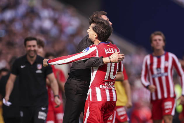 October 17, 2026, Cornella, Barcelona, SPAIN: Alex Baena of Atletico de Madrid celebrates a goal with Diego Simeone during the Spanish league, LaLiga EA Sports, football match played between RCD Espanyol and Atletico de Madrid at RCDE Stadium on October 17, 2026 in Cornella, Spain. RCD Espanyol V Atletico De Madrid - LaLiga EA Sports  - ZUMAa181 20261017_zaa_a181_160 Copyright: xJavierxBorregox