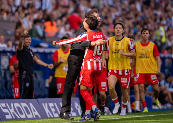 ESP: LaLiga EA Sports RCD Espanyol v Atletico Madrid Alex Baena of Atletico de Madrid scores goal and celebrates with Diego Simeone coach of Atletico de Madrid during LaLiga EA Sports between RCD Espanyol v Atletico Madrid played at RCDE Stadium in El Prat de Llobregat, Barcelona on October 17, 2026 in Spain Spain Futbol Copyright: xAgenciaxLOFx