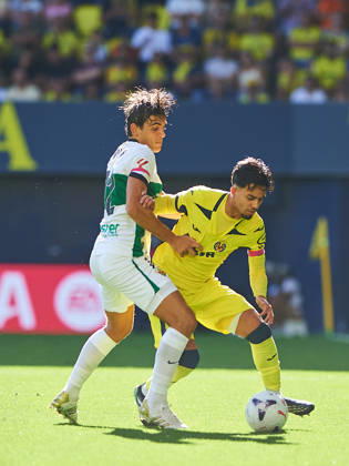 Gonzalo Villar (Elche CF) and Ilias Akhomach (Villarreal CF) during the LaLiga EA Sports match between Villarreal CF and Elche CF at Estadio de la Cerámica on October 17, 2026 in Villarreal, Spain. -