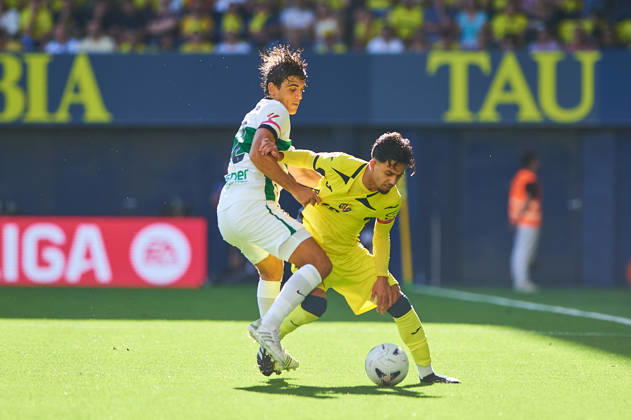 Gonzalo Villar (Elche CF) and Ilias Akhomach (Villarreal CF) during the LaLiga EA Sports match between Villarreal CF and Elche CF at Estadio de la Cerámica on October 17, 2026 in Villarreal, Spain. -