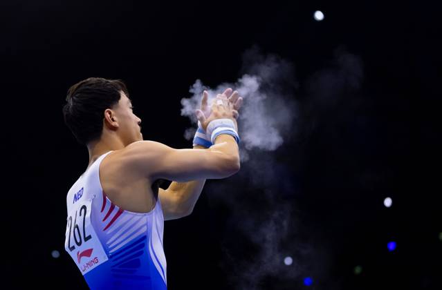 ROTTERDAM - Loran de Munck during the qualifications at the World Gymnastics Championships in Rotterdam Ahoy. IRIS VAN DEN BROEK ANP xVIxANPxSportx xxANPxIVx 572724644 originalFilename: 572724644.jpg