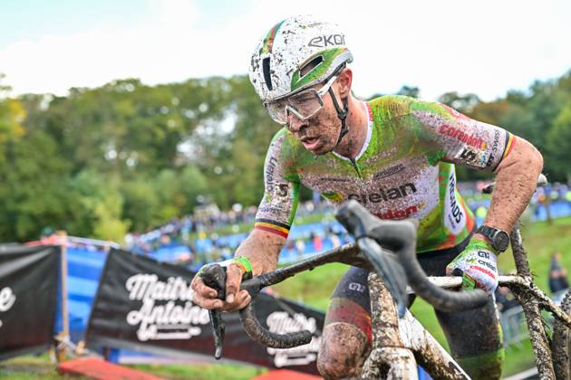 Belgian Laurens Sweeck of Alpecin-Premier Tech is pictured in action during the men s elite race of the Berencross Meulebeke cyclocross cycling event, race 2 8 in the HG Cross competition, on Saturday 17 October 2026. DAVIDxPINTENS  x190093226x