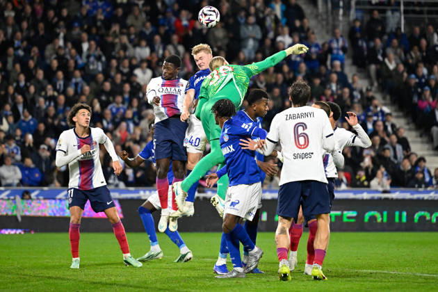 RC Strasbourg Alsace v Paris Saint-Germain - Ligue 1 McDonald s 2026 2027 Nuno MENDES of Paris Saint Germain and Conrad HARDER of Strasbourg and Matvei SAFONOV of Paris Saint Germain during Ligue 1 McDonald s match between Strasbourg and Paris at Stade de la Meinau on October 17, 2026 in Strasbourg, France. Strasbourg France  Copyright: xKevinxClementx 776577014