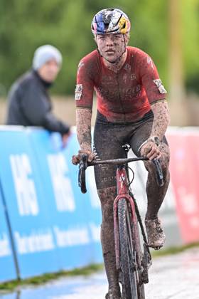 Dutch Fem Van Empel of Team Visma-Lease a Bike crosses the finish line at the women s elite race of the Berencross Meulebeke cyclocross cycling event, race 2 8 in the HG Cross competition, on Saturday 17 October 2026. DAVIDxPINTENS  x190096434x