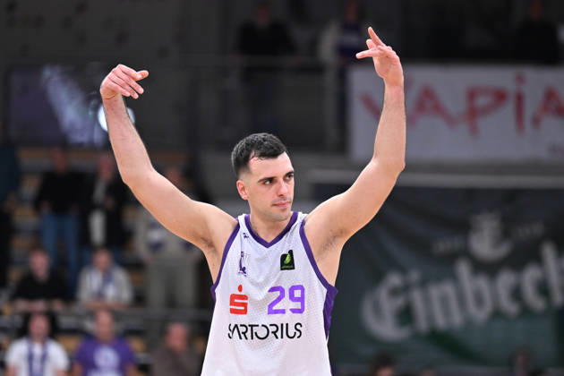 BG Göttingen - Nürnberg Falcons 17.10.2026, Göttingen: Basketball; 2. Bundesliga, ProA, BG Göttingen - Nürnberg Falcons, 5. Spieltag, Sparkassen-Arena. Omar Pajic (BG Göttingen) jubelt. Göttingen Niedersachsen Deutschland