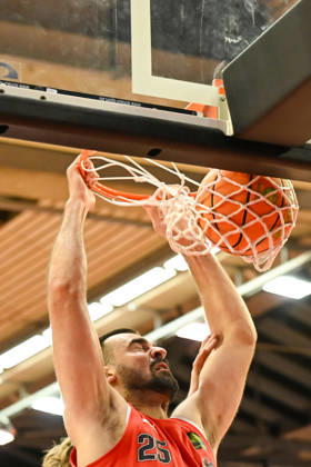 Viktor Kovacevic Barmer 2. Basketball Bundesliga, Pro A, 5. Spieltag, 46ers, Basketball Saison 2026 2027, BBL, Deutschland, Gießen 46ers RheinStars Köln, Gießen in rot, Herren, Männer, Köln in schwarz