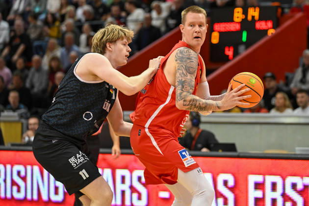 Karl Bühner, Robin Benzing Barmer 2. Basketball Bundesliga, Pro A, 5. Spieltag, 46ers, Basketball Saison 2026 2027, BBL, Deutschland, Gießen 46ers RheinStars Köln, Gießen in rot, Herren, Männer, Köln in schwarz