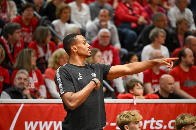 Chris Carter Barmer 2. Basketball Bundesliga, Pro A, 5. Spieltag, 46ers, Basketball Saison 2026 2027, BBL, Deutschland, Gießen 46ers RheinStars Köln, Gießen in rot, Herren, Männer, Köln in schwarz