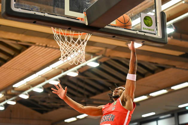 Zach CooksBarmer 2. Basketball Bundesliga, Pro A, 5. Spieltag, 46ers, Basketball Saison 2026 2027, BBL, Deutschland, Gießen 46ers RheinStars Köln, Gießen in rot, Herren, Männer, Köln in schwarz