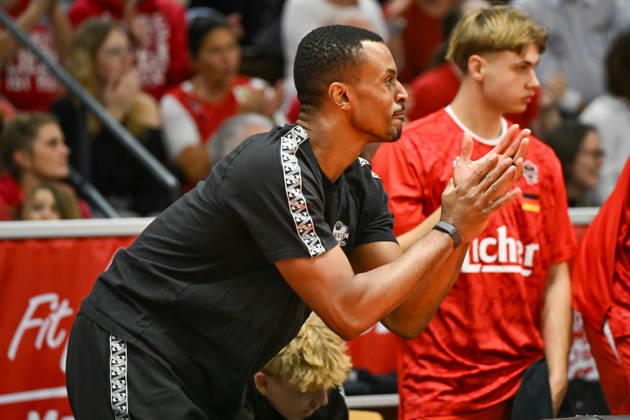 Chris Carter Barmer 2. Basketball Bundesliga, Pro A, 5. Spieltag, 46ers, Basketball Saison 2026 2027, BBL, Deutschland, Gießen 46ers RheinStars Köln, Gießen in rot, Herren, Männer, Köln in schwarz