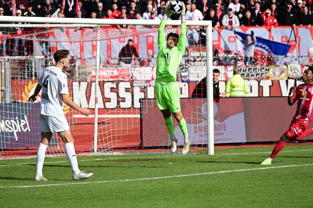 17.10.2026 xkhx Kassel, Auestadion Regionalliga Südwest Saison 2026 2027 KSV Hessen Kassel - VFR Mannheim Torwart David Nreca-Bisinger (VfR Mannheim)