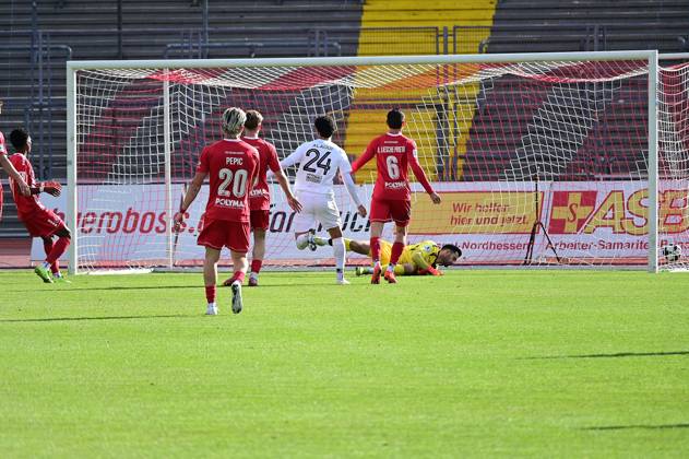 17.10.2026 xkhx Kassel, Auestadion Regionalliga Südwest Saison 2026 2027 KSV Hessen Kassel - VFR Mannheim Tor zum 1:0 durch Lukas Peter Rupp (VFR)