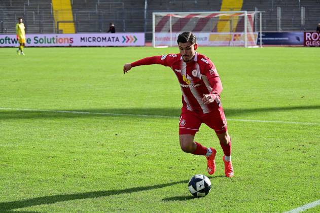 17.10.2026 xkhx Kassel, Auestadion Regionalliga Südwest Saison 2026 2027 KSV Hessen Kassel - VFR Mannheim Freisteller Aaron Liesche Prieto (6, Hessen Kassel)