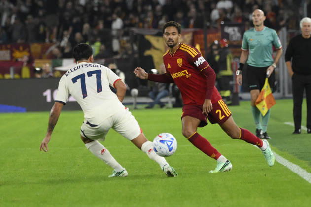 Roma’s Devyne Rensch fights for the ball with Genoa’s Mikael Egill Ellertsson during the Serie A Enilive soccer match between AS Roma and Genoa at the Rome s Olympic stadium, Italy - October 17, 2026. - Soccer.  Copyright: xFabrizioxCorradetti LaPressex