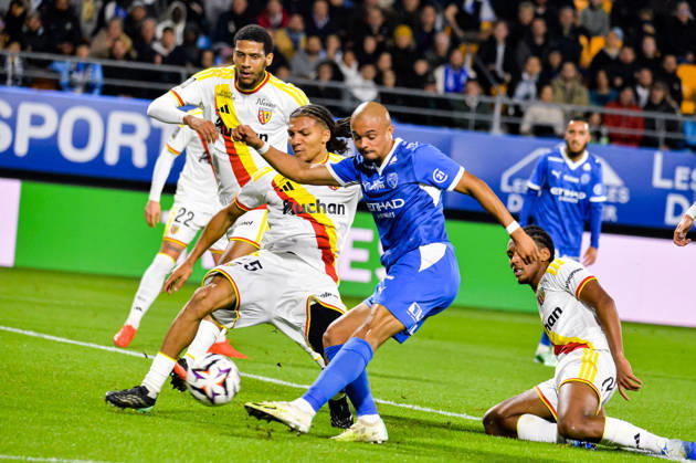 FOOTBALL : ESTAC Troyes vs RC Lens - Ligue 1 - Journée 7 - 17 10 2026 Timothee Nkada (ESTAC Troyes) Ismaëlo Ganiou (RC Lens) Jean Clair Todibo (RC Lens) TroyesFrance  Copyright: xBaptistexAutissierx