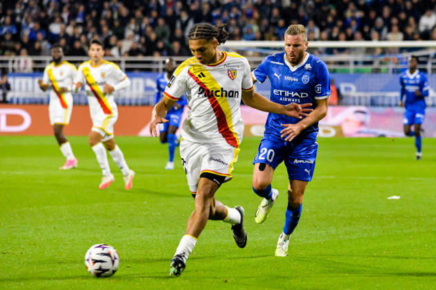 FOOTBALL : ESTAC Troyes vs RC Lens - Ligue 1 - Journée 7 - 17 10 2026 Ismaëlo Ganiou (RC Lens) Renaud Ripart (ESTAC Troyes) TroyesFrance  Copyright: xBaptistexAutissierx