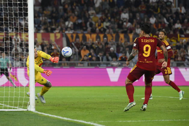 Roma’s Santiago Thomas Castro during the Serie A Enilive soccer match between AS Roma and Genoa at the Rome s Olympic stadium, Italy - October 17, 2026. - Soccer.  Copyright: xFabrizioxCorradetti LaPressex