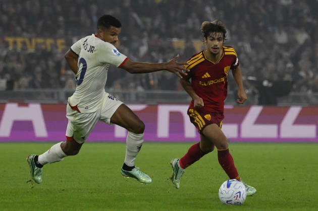 Roma’s Rodrigo Mora fights for the ball with Genoa’s Junior Messias during the Serie A Enilive soccer match between AS Roma and Genoa at the Rome s Olympic stadium, Italy - October 17, 2026. - Soccer.  Copyright: xFabrizioxCorradetti LaPressex