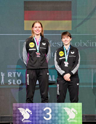 Annett Kaufmann Nina Mittelham gewinnen Bronze im Doppel bei den Tischtennis-Europameisterschaften in Ljubljana, Slowenien LJUBLJANA, SLOWENIEN - 17. OKTOBER 2026: Natalia Bajor (Polen) und Tatiana Kukulkova (Slowakei) gewinnen Gold bei den Tischtennis-Europameisterschaften in Ljubljana, Slowenien. Zweiter werden die Polinnen Zuzanna Wielgos Anna Brzyska, Dritte die Deutschen Annett Kaufmann (SV DJK Kolbermoor) und Nina Mittelham (ttc berlin eastside) sowie die Rumäninnen Bernadette Szöczs Elizabeta Samara Ljubljana Stozice Arena Slovenia