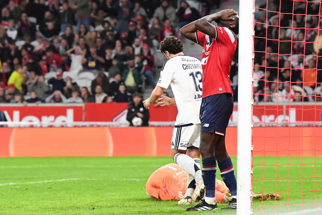 261017 Lille OSC vs Brest Tanguy Nianzou (23) of Lille looks dejected during the French Mc Donalds Ligue 1 season 2026 - 2027 matchday 7 game between Lille OSC and Stade Brest on October 17 , 2026 in Lille, France. (Photo by Jill Delsaux Isosport) Lille France  Copyright: xJillxDelsauxx JDK_4339