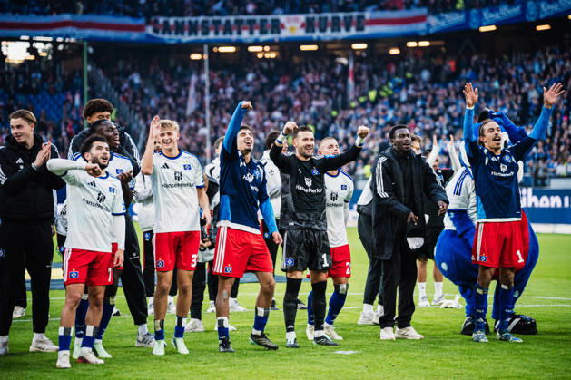 1. Bundesliga: Hamburger SV vs. VfB Stuttgart, 17.10.2026 Hamburger SV jubelt zu den Fans nach Spielende, hier Zakaria El Ouahdi (Hamburger SV, 7), Louis Lemke (Hamburger SV, 37), Martin Adeline (Hamburger SV, 5), Daniel Heuer Fernandes (Hamburger SV, 1), Bakker Jatta, Yussuf Poulsen (Hamburger SV, 15) ; Fußball, 1. Bundesliga, 6. Spieltag: Hamburger SV vs. VfB Stuttgart am 17.10.2026 im Volksparkstadion, Hamburg DFL REGULATIONS PROHIBIT ANY USE OF PHOTOGRAPHS AS IMAGE SEQUENCES AND OR QUASI-VIDEO. Copyright: xBEAUTIFULxSPORTS Tonhäuserx