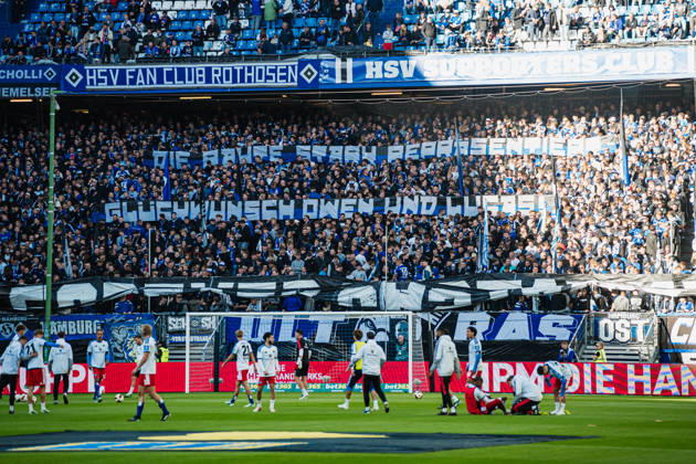 1. Bundesliga: Hamburger SV vs. VfB Stuttgart, 17.10.2026 Nordtribüne mit Banner: Die Raute stark repräsentieren - Glückwunsch Owen und Lucas! ; Fußball, 1. Bundesliga, 6. Spieltag: Hamburger SV vs. VfB Stuttgart am 17.10.2026 im Volksparkstadion, Hamburg DFL REGULATIONS PROHIBIT ANY USE OF PHOTOGRAPHS AS IMAGE SEQUENCES AND OR QUASI-VIDEO. Copyright: xBEAUTIFULxSPORTS Tonhäuserx