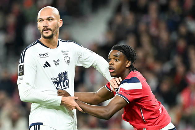 261017 Lille OSC vs Brest Ludovic Ajorque (19) of Brest and Nathan Ngoy (3) of Lille pictured during the French Mc Donalds Ligue 1 season 2026 - 2027 matchday 7 game between Lille OSC and Stade Brest on October 17 , 2026 in Lille, France. (Photo by Jill Delsaux Isosport) Lille France  Copyright: xJillxDelsauxx DSC_2393