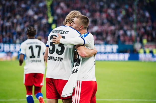 1. Bundesliga: Hamburger SV vs. VfB Stuttgart, 17.10.2026 TOR, JUBEL zum 1:0 durch Miro Muheim (Hamburger SV, 28), hier mit Sebastiaan Bornauw (Hamburger SV, 33) ; Fußball, 1. Bundesliga, 6. Spieltag: Hamburger SV vs. VfB Stuttgart am 17.10.2026 im Volksparkstadion, Hamburg DFL REGULATIONS PROHIBIT ANY USE OF PHOTOGRAPHS AS IMAGE SEQUENCES AND OR QUASI-VIDEO. Copyright: xBEAUTIFULxSPORTS Tonhäuserx