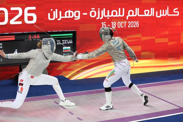Coupe du Monde d escrime Oran 2026 la Francais Tori Toscane (gauche) affronte la bulgares Ilieva Yoana (droite), lors de la Finale individuelle du sabre fà minine, lors de la Coupe du monde d escrime 2026 a Oran, en Algerie, le 17 Octobre 2026 (Photo By Billel Bensalem APP Images) oran Algà rie Copyright: xAlgà riexPressexPhotosxAPPxBillelxBensalemx xAPPxImagesx 670A2995