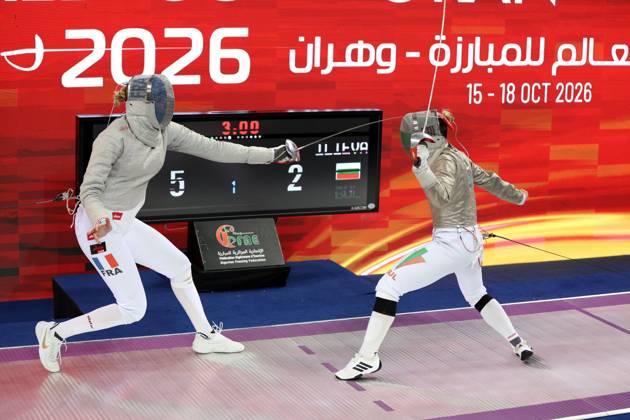 Coupe du Monde d escrime Oran 2026 la Francais Tori Toscane (gauche) affronte la bulgares Ilieva Yoana (droite), lors de la Finale individuelle du sabre fà minine, lors de la Coupe du monde d escrime 2026 a Oran, en Algerie, le 17 Octobre 2026 (Photo By Billel Bensalem APP Images) oran Algà rie Copyright: xAlgà riexPressexPhotosxAPPxBillelxBensalemx xAPPxImagesx 670A3012