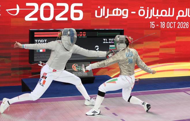 Coupe du Monde d escrime Oran 2026 la Francais Tori Toscane (gauche) affronte la bulgares Ilieva Yoana (droite), lors de la Finale individuelle du sabre fà minine, lors de la Coupe du monde d escrime 2026 a Oran, en Algerie, le 17 Octobre 2026 (Photo By Billel Bensalem APP Images) oran Algà rie Copyright: xAlgà riexPressexPhotosxAPPxBillelxBensalemx xAPPxImagesx 670A3030