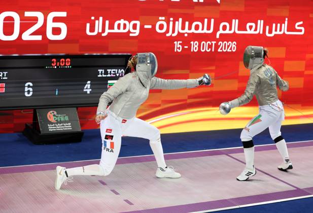 Coupe du Monde d escrime Oran 2026 la Francais Tori Toscane (gauche) affronte la bulgares Ilieva Yoana (droite), lors de la Finale individuelle du sabre fà minine, lors de la Coupe du monde d escrime 2026 a Oran, en Algerie, le 17 Octobre 2026 (Photo By Billel Bensalem APP Images) oran Algà rie Copyright: xAlgà riexPressexPhotosxAPPxBillelxBensalemx xAPPxImagesx 670A3042