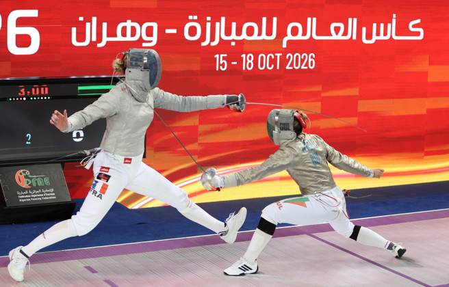 Coupe du Monde d escrime Oran 2026 la Francais Tori Toscane (gauche) affronte la bulgares Ilieva Yoana (droite), lors de la Finale individuelle du sabre fà minine, lors de la Coupe du monde d escrime 2026 a Oran, en Algerie, le 17 Octobre 2026 (Photo By Billel Bensalem APP Images) oran Algà rie Copyright: xAlgà riexPressexPhotosxAPPxBillelxBensalemx xAPPxImagesx 670A3198
