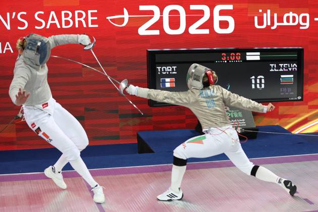 Coupe du Monde d escrime Oran 2026 la Francais Tori Toscane (gauche) affronte la bulgares Ilieva Yoana (droite), lors de la Finale individuelle du sabre fà minine, lors de la Coupe du monde d escrime 2026 a Oran, en Algerie, le 17 Octobre 2026 (Photo By Billel Bensalem APP Images) oran Algà rie Copyright: xAlgà riexPressexPhotosxAPPxBillelxBensalemx xAPPxImagesx 670A3229