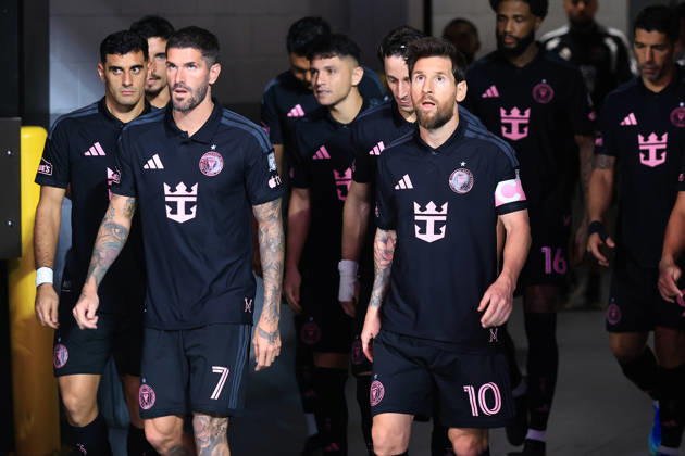 ATLANTA, GA - OCTOBER 17: Inter Miami CF heads back to the pitch for the second half of the Saturday evening MLS, Fussball Herren, USA game between Atlanta United FC and Inter Miami CF on October 17, 2026 at Mercedes-Benz Stadium in Atlanta, Georgia. (Photo by David J. Griffin Icon Sportswire) SOCCER: OCT 17 MLS Atlanta United FC vs Inter Miami CF EDITORIAL USE ONLY Icon9532610170528