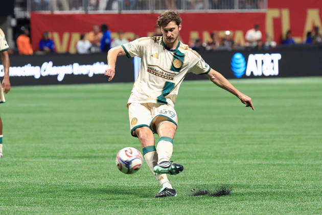 ATLANTA, GA - OCTOBER 17: Alexey Miranchuk (59) of the Atlanta United passes the football during the Saturday evening MLS, Fussball Herren, USA game between Atlanta United FC and Inter Miami CF on October 17, 2026 at Mercedes-Benz Stadium in Atlanta, Georgia. (Photo by David J. Griffin Icon Sportswire) SOCCER: OCT 17 MLS Atlanta United FC vs Inter Miami CF EDITORIAL USE ONLY Icon9532610170591